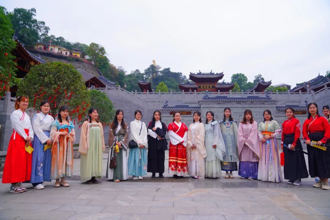 團(tuán)青關(guān)注丨遇見(jiàn)春天，浪漫與你